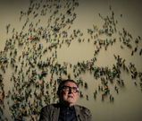 Genov�s ante una de las obras del MAC