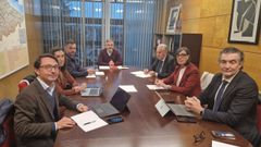 El consejero de Movilidad, Medio Ambiente y Gestin de Emergencias, Alejandro Calvo ( en la cabecera de la mesa en la imagen) preside la reunin del consejo de Administracin de Zalia