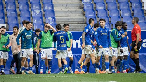 Los jugadores del Vetusta celebran uno de los goles al Tudelano