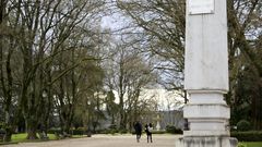 La Polic�a Local sorprende a un joven mientras orina en el parque Rosal�a