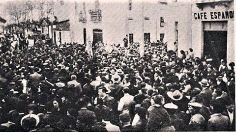 Actos del hermanamiento con A Coruña, en 1935, delante del café-hotel Español