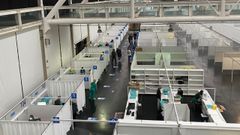 Primera vacunaci�n masiva contra el covid-19 en A Coru�a. Imagen de Expocoru�a, donde las instalaciones del hospital de campa�a se han reconvertido en centro de vacunaci�n