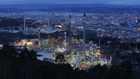 La refiner�a de Repsol en A Coru�a, la �nica que opera en Galicia.