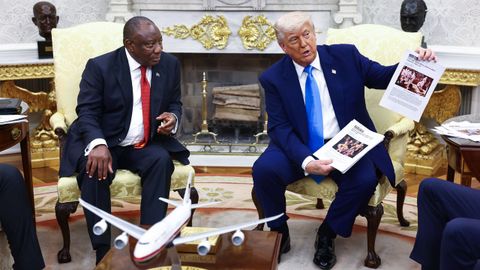 Trump con el presidente de Sudfrica, Cyril Ramaphosa, con informaciones sobre los asesinatos de granjeros blancos