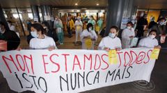 Protesta de trabajadores en el Hospital Montecelo de Pontevedra para reclamar m�s medios de protecci�n, test y m�s personal