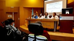 V�ctor Loira, Estela Fern�ndez, Susana Romero y Raquel D�ez, este jueves, en el sal�n de actos del Hospital Montecelo durante la presentaci�n de la gu�a de las EII