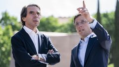 Aznar con Jos Luis Martnez-Almeida en la campaa de las municipales del 28M