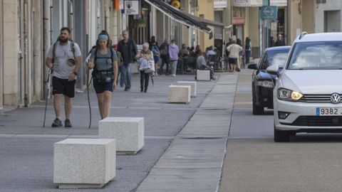 Los bancos, recin instalados durante la maana de ayer.