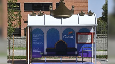 Marquesina publicitaria que le da la bienvenida a Leonor.