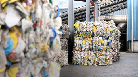 Envases ligeros en la planta cercedense de Sogama