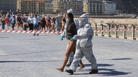 Surfista detenida por saltarse la cuarentena
