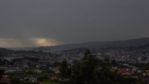 Foto tomada en la ponte do Burgo en Pontevedra el 28 de abril, en la semana donde la posici�n del sol ser� igual a la semana del eclipse del 12 de agosto