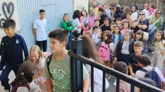 Alumnos de la fundacin educativa Torre de Lemos, en el primer da de clase