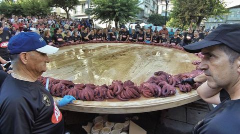 O Carballiño batió el récord de la tapa de pulpo más grande del mundo