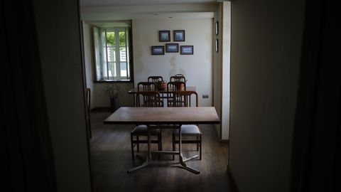 Parte inferior del restaurante con mobiliario más modesto