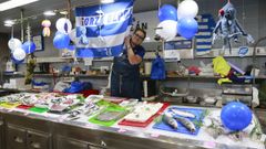 La plaza de Lugo de A Coru�a se engalana para empujar al Deportivo a lograr el ascenso en Valladolid