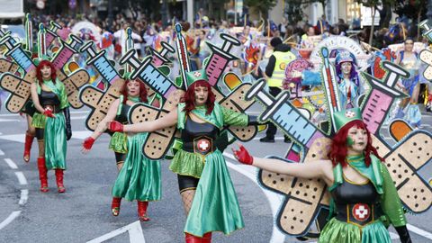 Os da Ca�a, de Cande�n, iban con jeringuillas y material sanitario