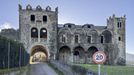 El castillo de Arnado, en el pueblo del mismo nombre en Vilamartn de Valdeorras.