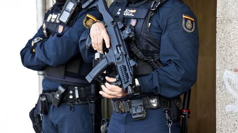 Imagen de archivo de agentes de la policia nacional en Vigo