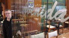 Emilio V�zquez en el interior de la cafeter�a Avenida, en una foto de archivo.