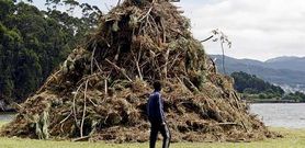 La hoguera de A Seca es la m�s grande y popular de las que se permite celebrar en las playas de la r�a de Pontevedra.