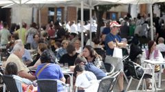 Terrazas repletas de clientes, ayer en el casco de Viveiro