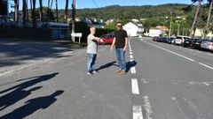 El edil del BNG, Serxio Dom�nguez, y el entonces diputado nacionalista, Daniel P�rez, en Estorde