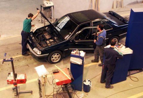La antig�edad de los coches -la media supera los diez a�os- obliga a extremar los controles. 