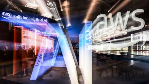 Stand con los servicios de inteligencia artificial de AWS en la Feria de Hannover.