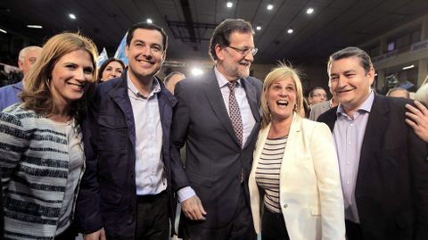 Pelayo, la segunda por la derecha, en un acto de la campaa de las elecciones andaluzas