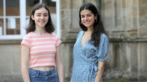 Irene Armesto (izquierda) y Silvia Rodrguez Ardao estudiaron en el mismo grupo del IES Rosala de Castro