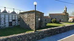 Iglesia y cementerio de Langueir�n, en Ponteceso.