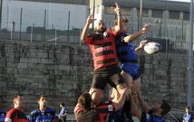 Ninguno de los dos equipos cuaj� ayer un buen partido en Vilagarc�a de Arousa. 
