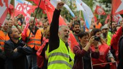 El sector del metal paraliz� el tr�fico en el puente de A Pasaxe y Alfonso Molina