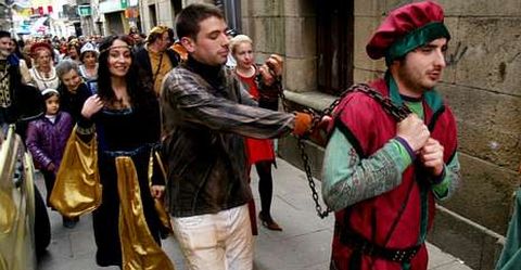 Animaci�n en la calle durante la edici�n del pasado a�o de la Feira Medieval.