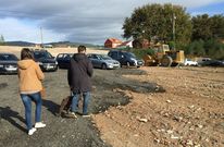 El Concello ha iniciado los trabajos de pavimentaci�n de una amplia zona de p�rking al aire libre. 