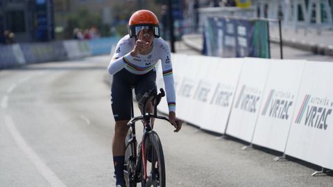 Benjam�n Noval gana la crono del Europeo de ciclismo