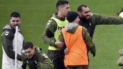 Franco Cervi vuelve a ser descarte de Claudio Gir�ldez, mientras Borja Iglesias y Bryan Zaragoza entran a pesar de las molestias.