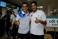 H�ctor Souto, a la izquierda, en un aeropuerto en un viaje de la selecci�n absoluta de Vietnam