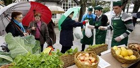 Los estudiantes estar�n cada jueves en el mercado y ese d�a tambi�n repartir�n los productos que les compren por Internet.