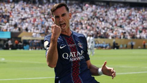 Fabián Ruiz celebra su primer gol