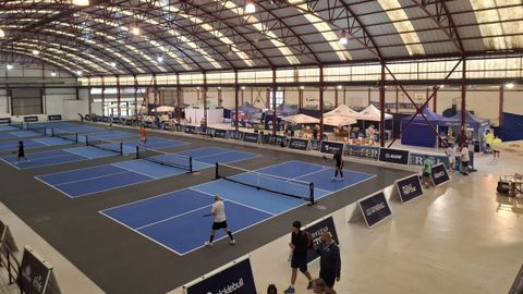 Torneo de pickleball en las instalaciones de FIMO, en Ferrol