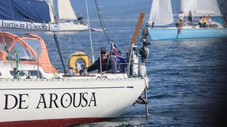 El navegante australiano Matthew Wright Parti� de A Illa de Arousa para dar la vuelta al mundo a vela en solitario y sin escalas