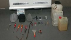Las herramientas usadas, presuntamente, para la sustraccin de combustible