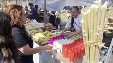 Puesto de velas en la romer�a de Chamorro.