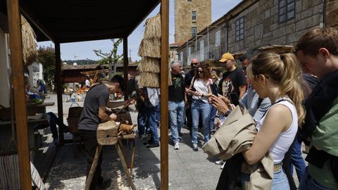 Os artesns traballaron en vivo e explicaron os segredos dos seus oficios