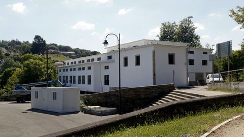 Exterior de la F�brica de la Luz de Lugo junto al Mi�o
