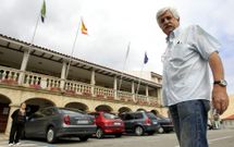 Julio Est�vez acaba de dar o salto � pol�tica no Concello de O Rosal tras xubilarse en Aena. 