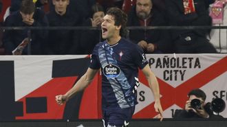 Marcos Alonso, celebrando el gol de la victoria del Celta en Sevilla.