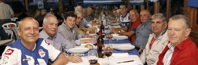 Amigos del Deportivo tambi�n compartieron mesa y mantel, en este caso en el Chiringuito da Abrela situado en O Vicedo. 